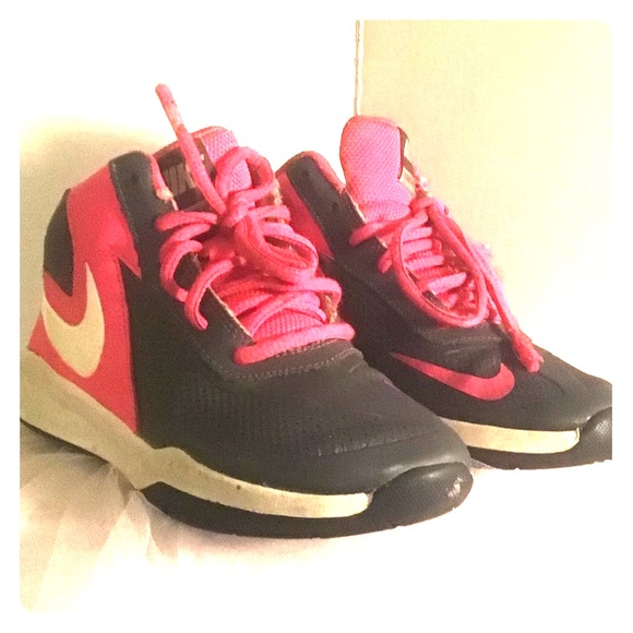 Big Girls Nike Shoes - Picture 1 of 5